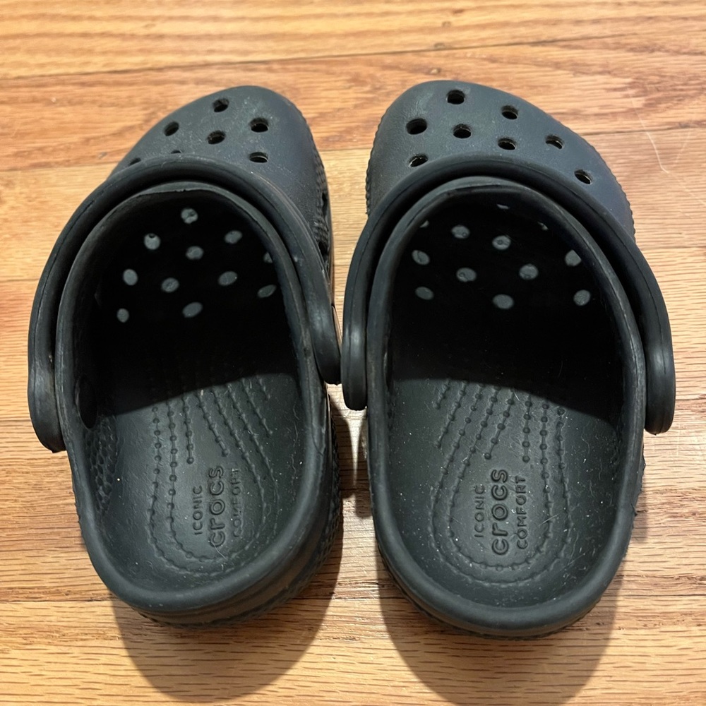 Toddler Crocs size 7